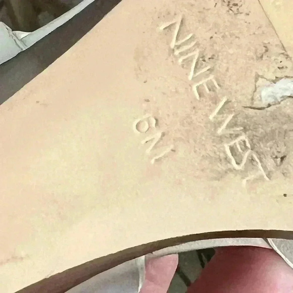 Nine West Women’s sandal wedges white color like new size 6 - Picture 5 of 8